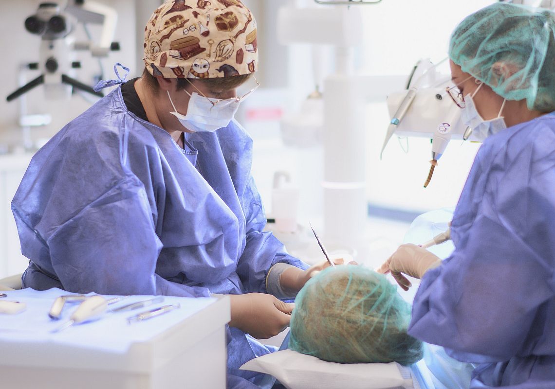 Chirurgia implantologiczna i stomatologiczna